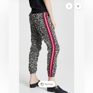 Mother leopard “the no zip misfit” ankle pant- so fun!